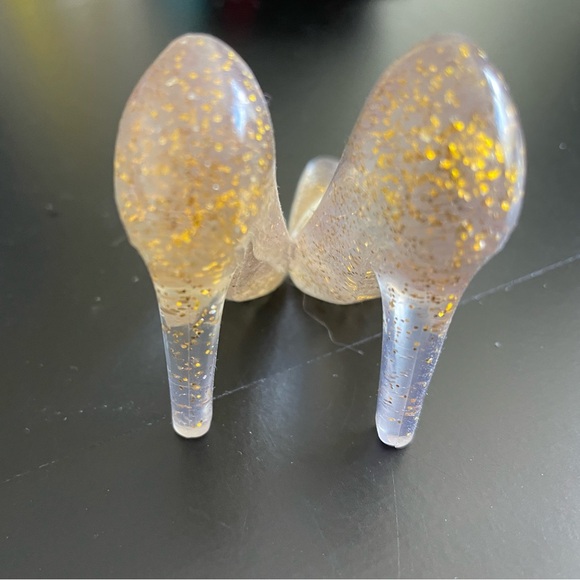 Sparkly glass slipper phone holder - Picture 6 of 8